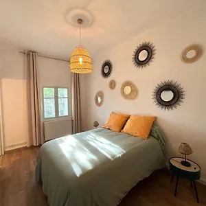 https://appartement-eygalieres-avec-petit-jardin.fr-provencehotel.com